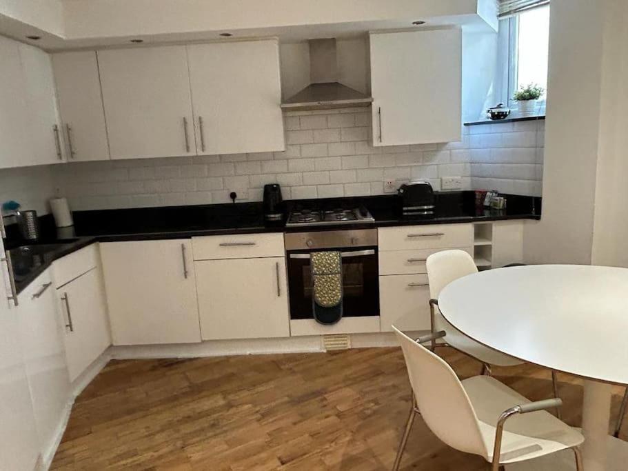 Apartamento One Bed Near The River Thames. *